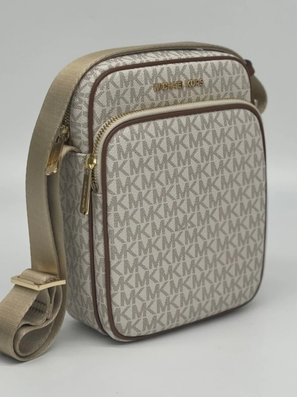 NWT Michael Kors Vanilla JetSet Travel Logo Crossbody Bag
